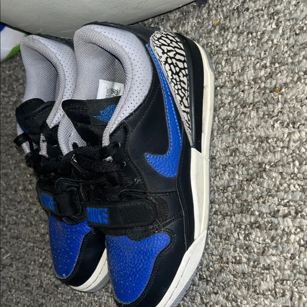 Nike Kids Blue and Black Strap Sneakers